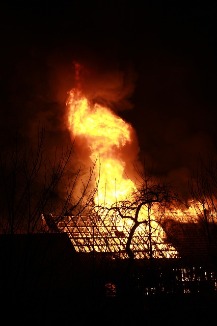 https://pixabay.com/de/stallbrand-hausbrand-feuer-1674760/