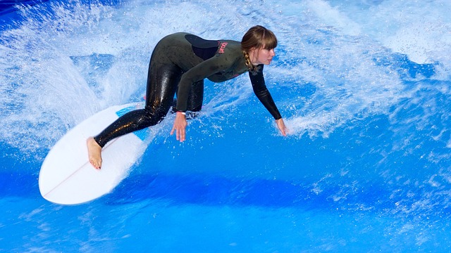 https://pixabay.com/de/wellenreiten-surfen-surfbrett-mut-817961/