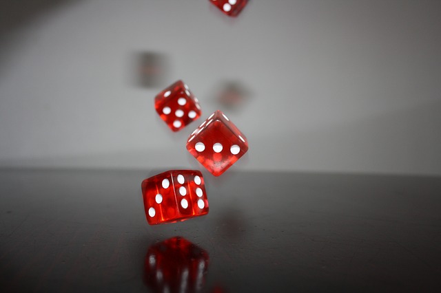 https://pixabay.com/de/w%C3%BCrfel-rot-spielen-spiel-punkte-625961/