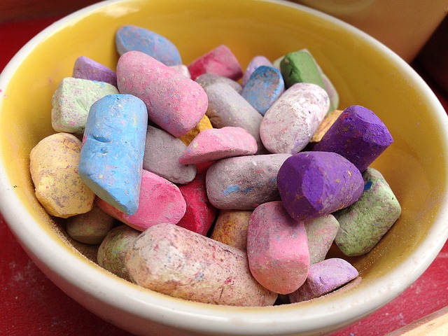 https://pixabay.com/de/kreide-lila-zeichen-farben-rosa-1131019/
