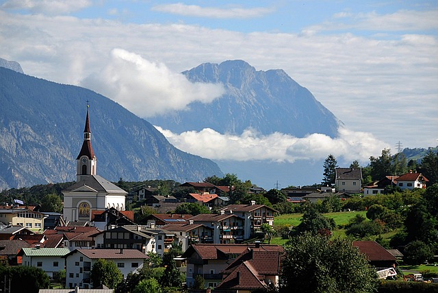https://pixabay.com/de/panorama-roppen-dorf-gebirge-1567257/