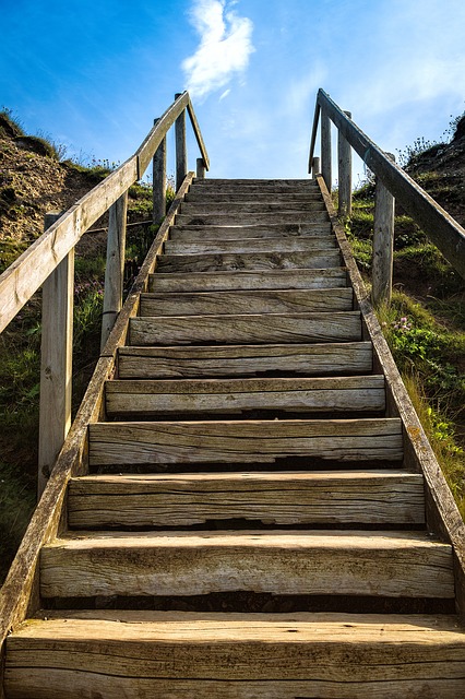 https://pixabay.com/de/treppe-weg-stufen-aufstieg-aufgang-1458533/