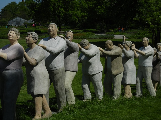 https://pixabay.com/de/leute-menschenschlange-figuren-50164/