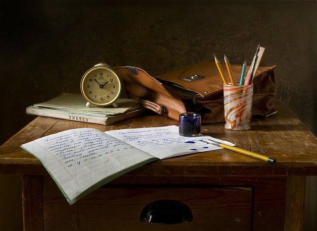 https://pixabay.com/de/stilleben-schule-retro-tinte-851328/