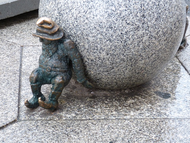 https://pixabay.com/de/zwerg-gnom-kobold-figur-lustig-223314/
