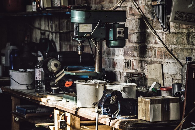 https://pixabay.com/de/bohrer-ausr%C3%BCstungen-garage-1839030/
