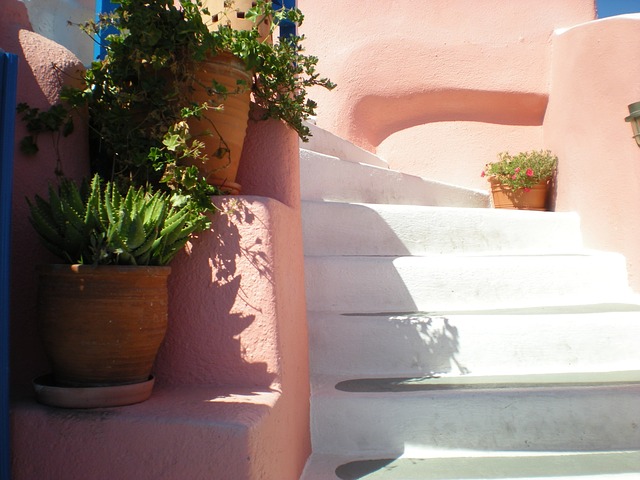 https://pixabay.com/de/santorini-treppe-blumen-80375/