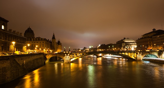 https://pixabay.com/de/paris-nacht-frankreich-abend-859398/
