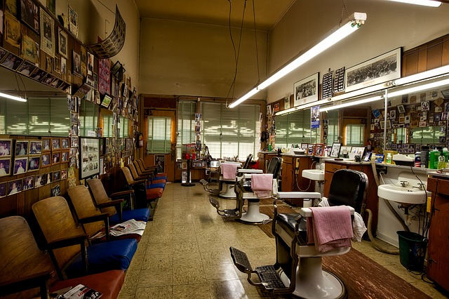 https://pixabay.com/de/barbershop-friseur-salon-1612726/