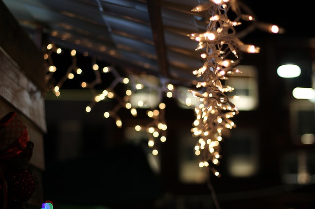https://pixabay.com/de/weihnachten-lichter-dekoration-2577748/