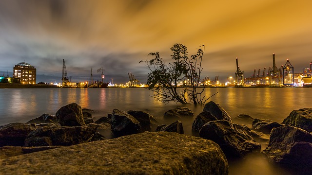 https://pixabay.com/de/elbe-hamburg-elbstrand-lichter-2894209/