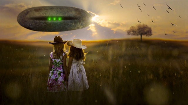 https://pixabay.com/de/fantasy-ufo-m%C3%A4dchen-composing-2696956/