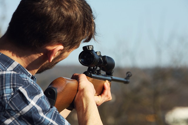 https://pixabay.com/de/sch%C3%BCtze-j%C3%A4ger-amok-sniper-2138995/