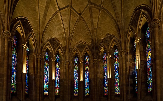 https://pixabay.com/de/abtei-glas-religion-architektur-1160492/