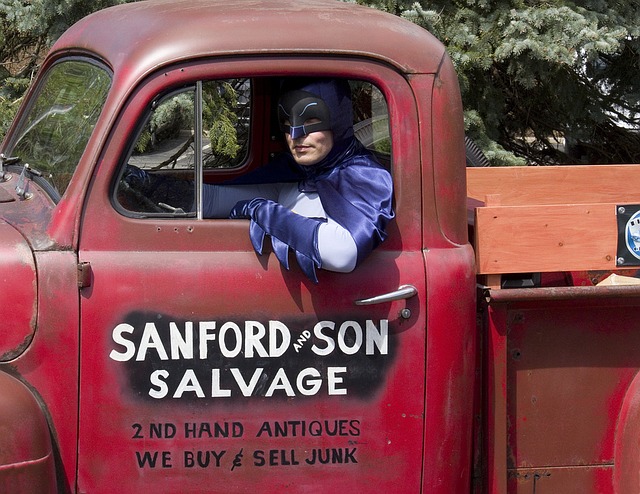 https://pixabay.com/de/batman-sanford-sohn-tr%C3%B6del-lkw-1359894/