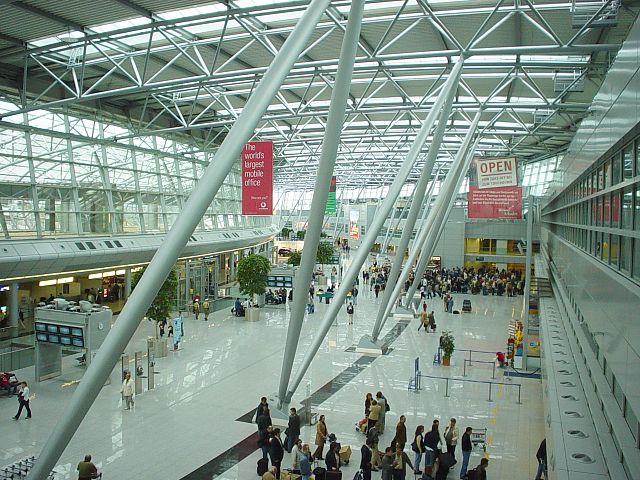 https://upload.wikimedia.org/wikipedia/commons/thumb/e/e3/Duesseldorf_international_terminal.jpg/640px-Duesseldorf_international_terminal.jpg
