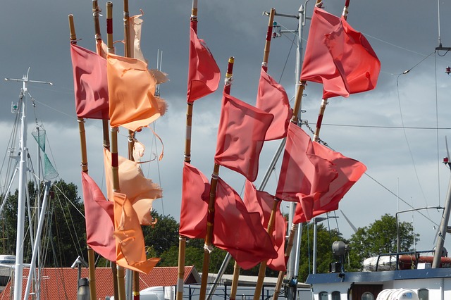https://pixabay.com/de/fahnen-meer-flagge-wehen-wind-3391239/