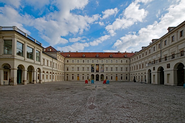 https://pixabay.com/de/stadtschloss-weimar-th%C3%BCringen-2403676/