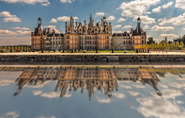 https://pixabay.com/de/chambord-reflexion-burg-architektur-3195956/