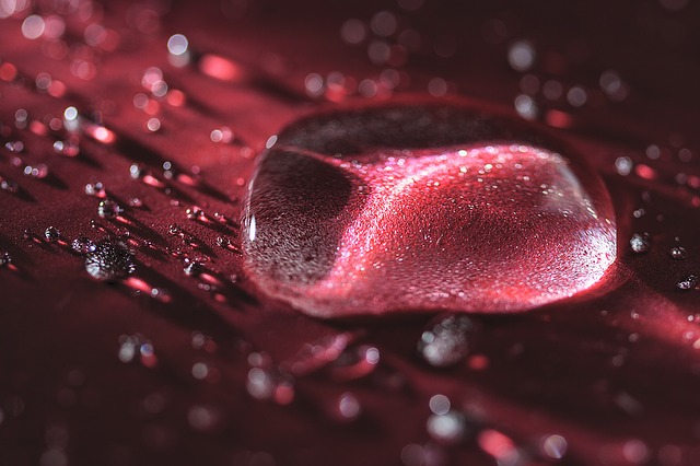https://pixabay.com/photos/valentine-drop-tear-red-velvet-1150948/