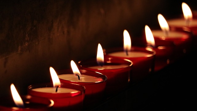 https://pixabay.com/photos/tea-lights-candles-light-prayer-2223898/