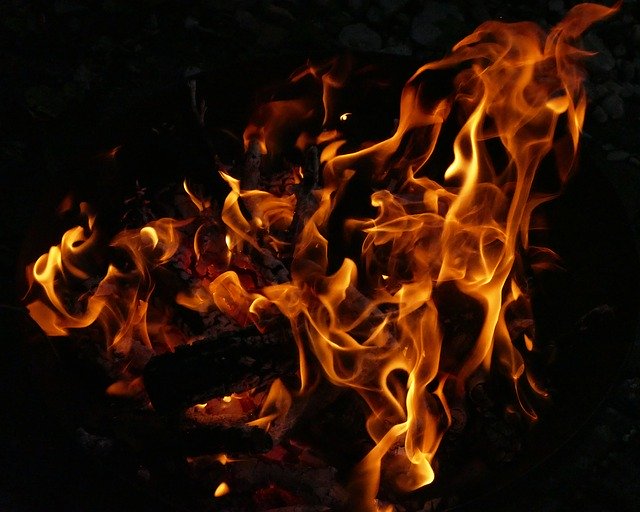 https://pixabay.com/photos/fire-flame-fire-bowl-wood-fire-2568411/
