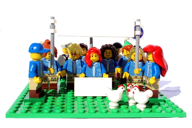 https://pixabay.com/photos/lego-mini-figures-4141636/