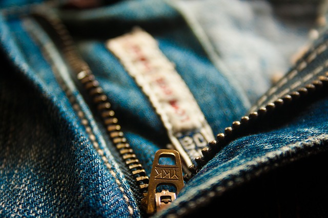 https://pixabay.com/photos/zip-zipper-fly-jeans-blue-pocket-390862/