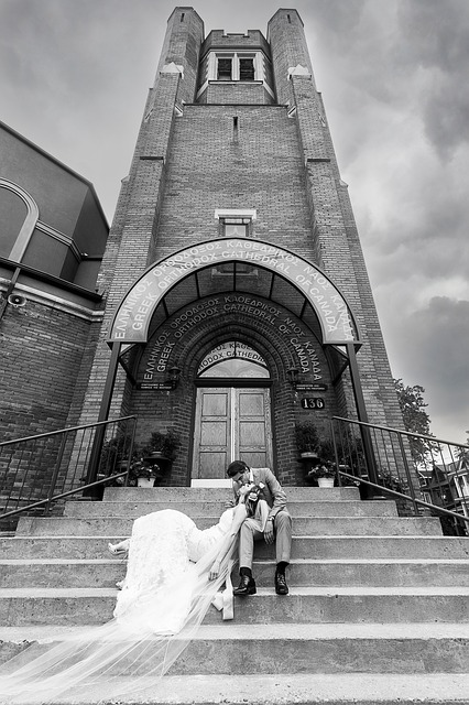 https://pixabay.com/photos/couple-wedding-bride-groom-church-2031964/