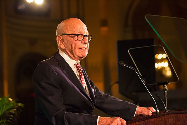 https://upload.wikimedia.org/wikipedia/commons/thumb/a/a2/Rupert_Murdoch_22962005304.jpg/640px-Rupert_Murdoch_22962005304.jpg