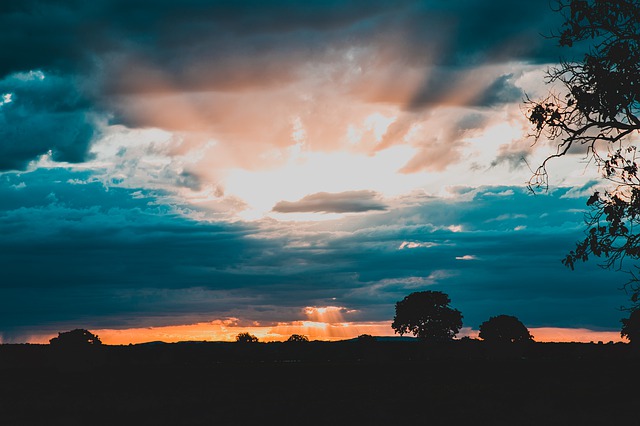 https://pixabay.com/photos/dawn-farm-agriculture-sky-summer-4358611/