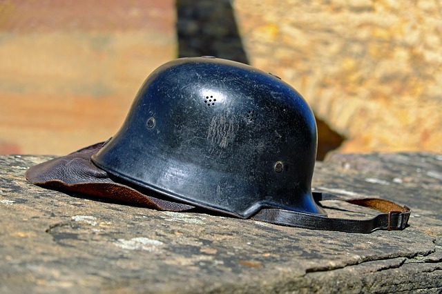 https://pixabay.com/photos/stahlhelm-war-harmony-war-relic-1618442/