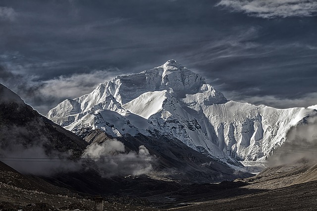 https://pixabay.com/de/photos/tibet-mount-everest-tschomolangma-4029551/