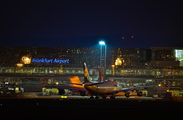 https://pixabay.com/de/photos/frankfurt-flughafen-fraport-boeing-2364914/