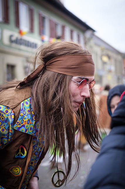 https://pixabay.com/de/photos/hippie-frieden-freiheit-brille-3146885/