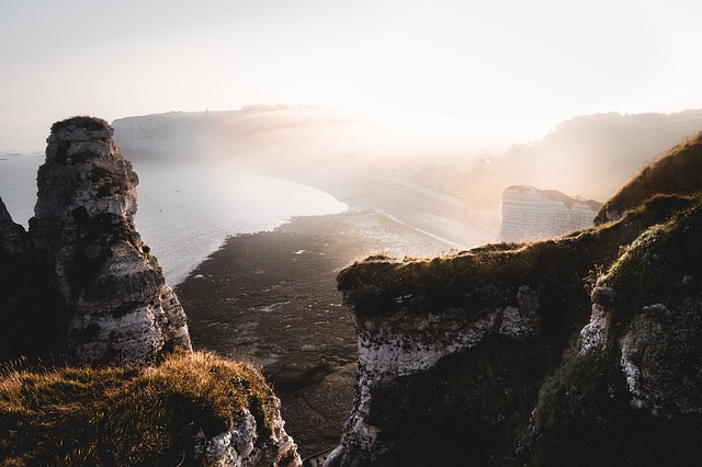https://pixabay.com/de/photos/etretat-strand-sonnenaufgang-4538168/