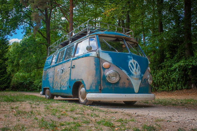 https://pixabay.com/de/photos/vw-bulli-transporter-volkswagen-4862735/