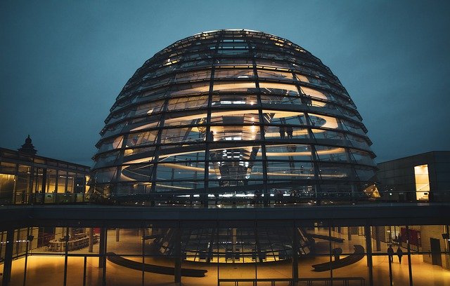 https://pixabay.com/de/photos/berlin-reichstag-dem-deutschen-volke-4788732/