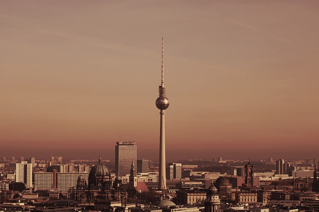 https://pixabay.com/de/photos/berlin-fernsehturm-skyline-alex-4001319/