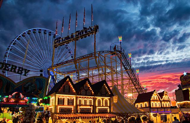 https://pixabay.com/de/photos/kirmes-rummel-jahrmarkt-volksfest-2570236/