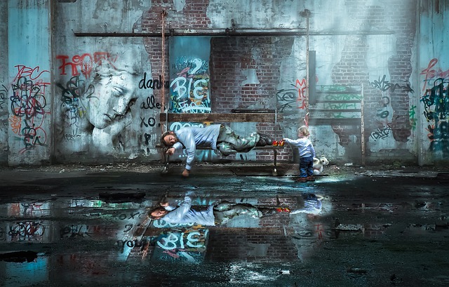https://pixabay.com/photos/walls-urban-reflection-dirty-3197310/